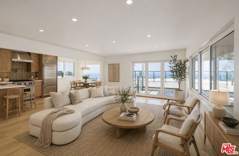 2442 S Coast Highway 8
