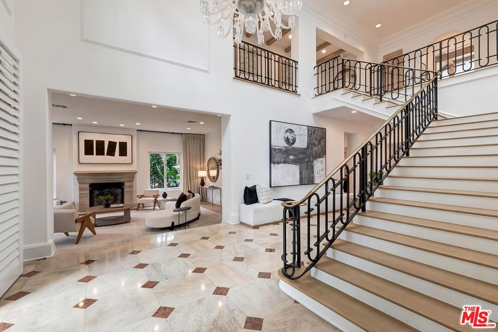 812 N Bedford Drive