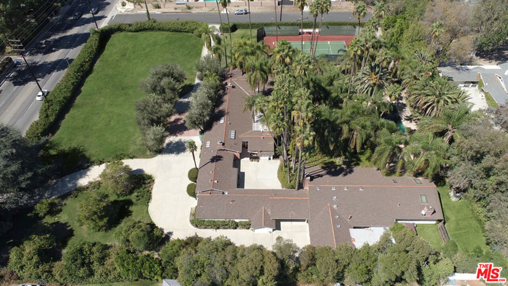 17545 Parthenia Street