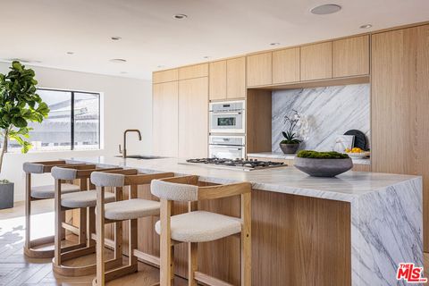 7866 Fareholm Drive Los Angeles CA 90046