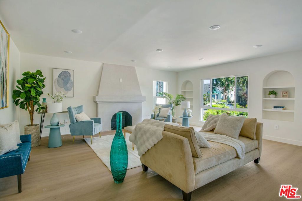 1129 S Citrus Avenue