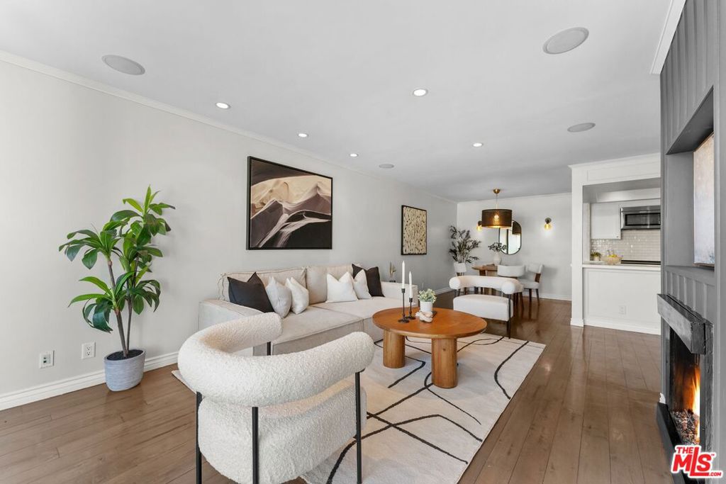 906 N Doheny Drive 311