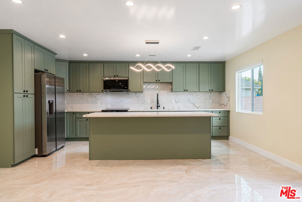 22241 Wyandotte Street