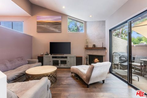 15161 Magnolia Boulevard F Sherman Oaks CA 91403