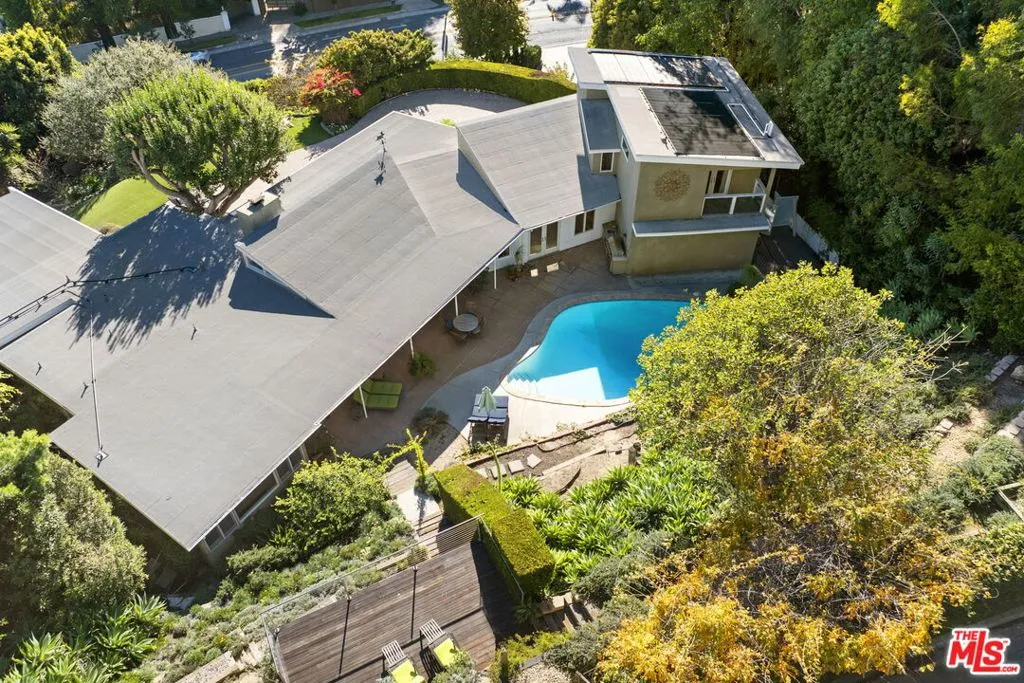 Los Angeles, California 90049, United States, 4 Bedrooms Bedrooms, ,5 BathroomsBathrooms,Residential,Active,251534