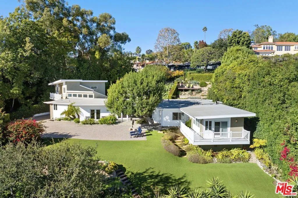 Los Angeles, California 90049, United States, 4 Bedrooms Bedrooms, ,5 BathroomsBathrooms,Residential,Active,251534