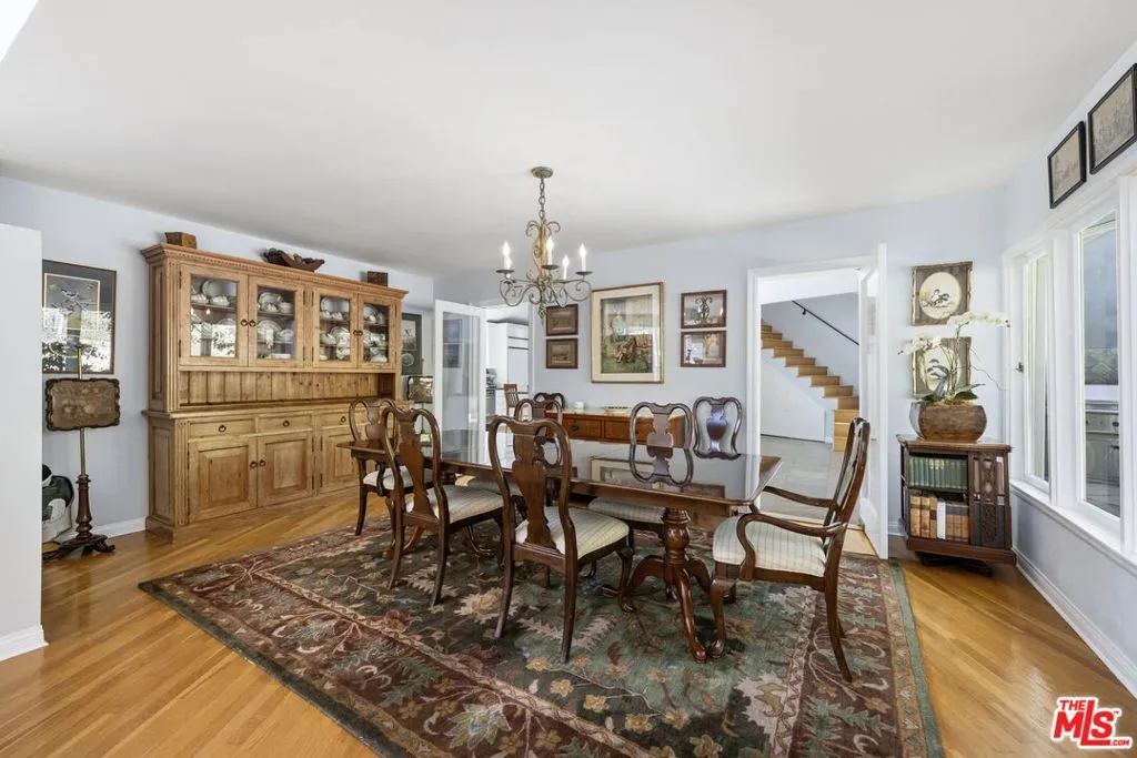 Los Angeles, California 90049, United States, 4 Bedrooms Bedrooms, ,5 BathroomsBathrooms,Residential,Active,251534