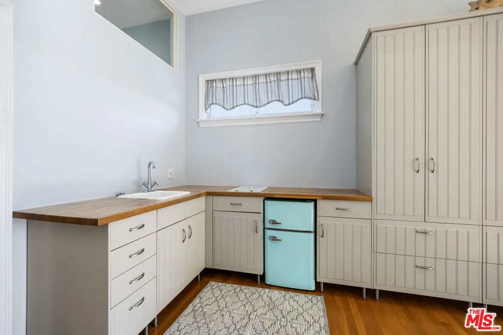 Los Angeles, California 90049, United States, 4 Bedrooms Bedrooms, ,5 BathroomsBathrooms,Residential,Active,251534