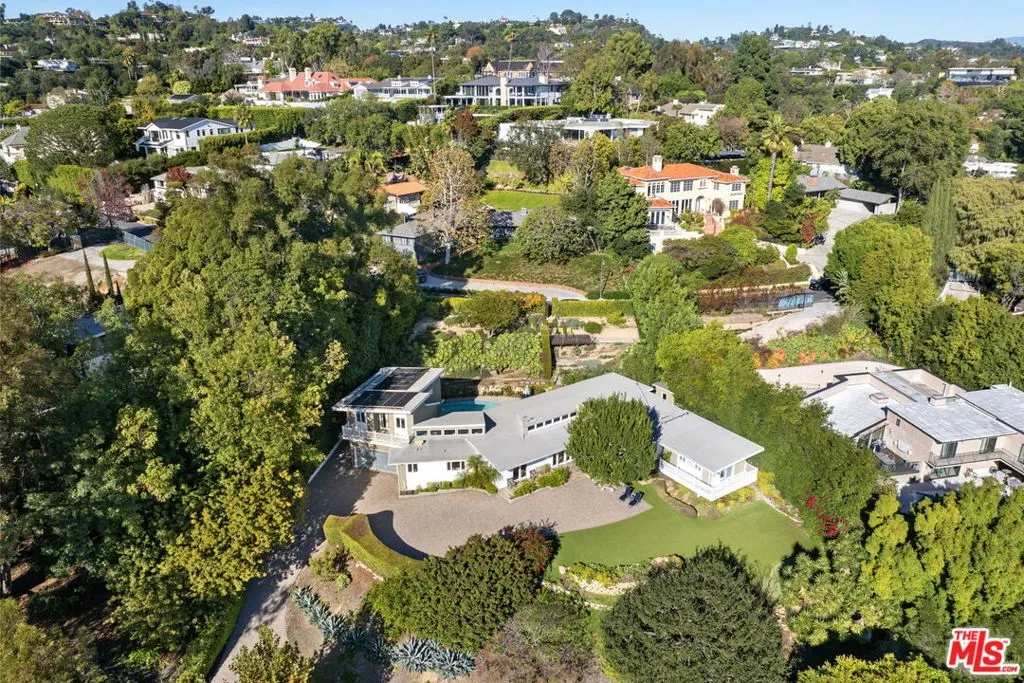 Los Angeles, California 90049, United States, 4 Bedrooms Bedrooms, ,5 BathroomsBathrooms,Residential,Active,251534