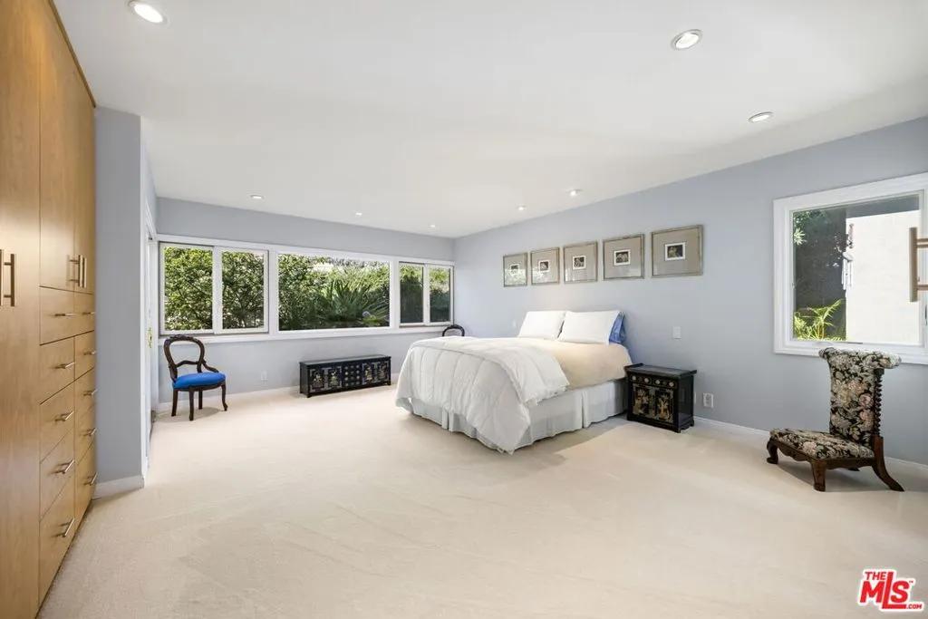 Los Angeles, California 90049, United States, 4 Bedrooms Bedrooms, ,5 BathroomsBathrooms,Residential,Active,251534