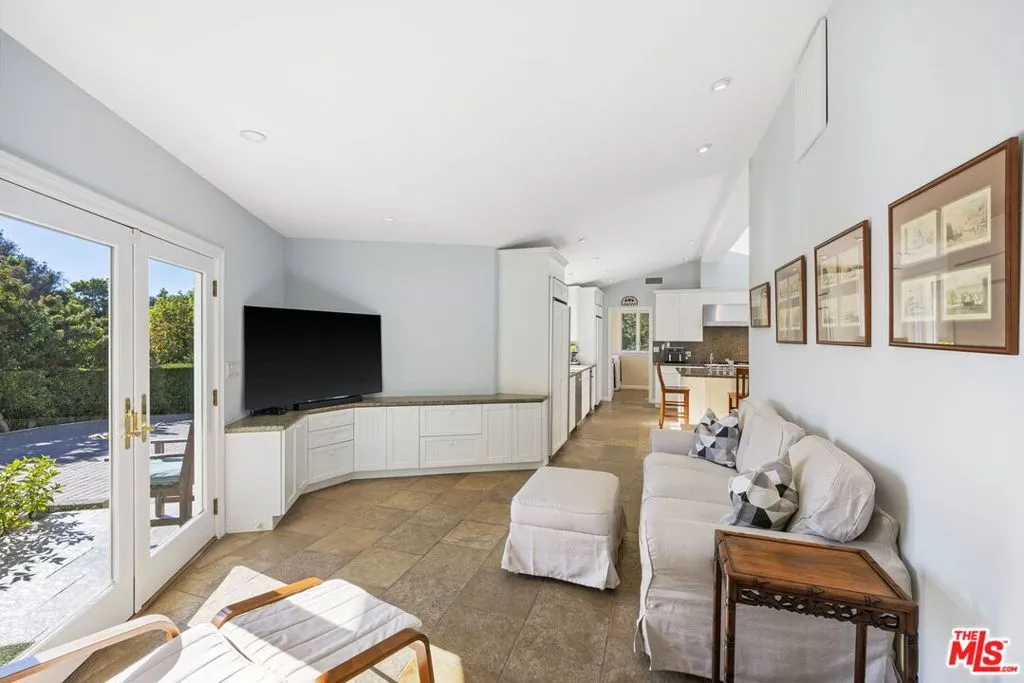 Los Angeles, California 90049, United States, 4 Bedrooms Bedrooms, ,5 BathroomsBathrooms,Residential,Active,251534