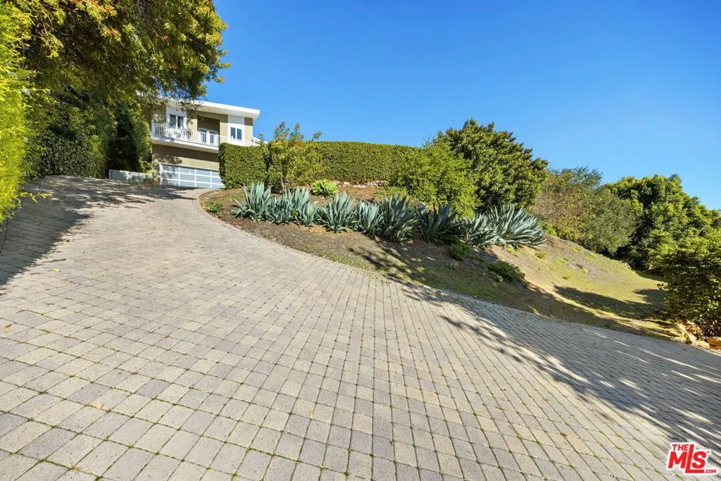 Los Angeles, California 90049, United States, 4 Bedrooms Bedrooms, ,5 BathroomsBathrooms,Residential,Active,251534