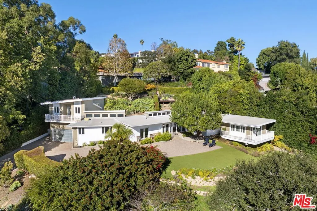 Los Angeles, California 90049, United States, 4 Bedrooms Bedrooms, ,5 BathroomsBathrooms,Residential,Active,251534