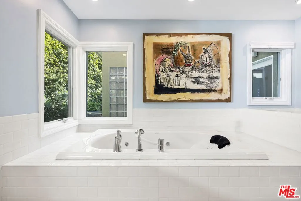 Los Angeles, California 90049, United States, 4 Bedrooms Bedrooms, ,5 BathroomsBathrooms,Residential,Active,251534