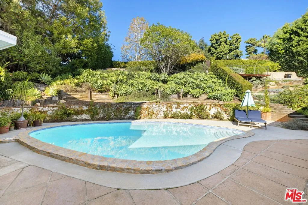 Los Angeles, California 90049, United States, 4 Bedrooms Bedrooms, ,5 BathroomsBathrooms,Residential,Active,251534