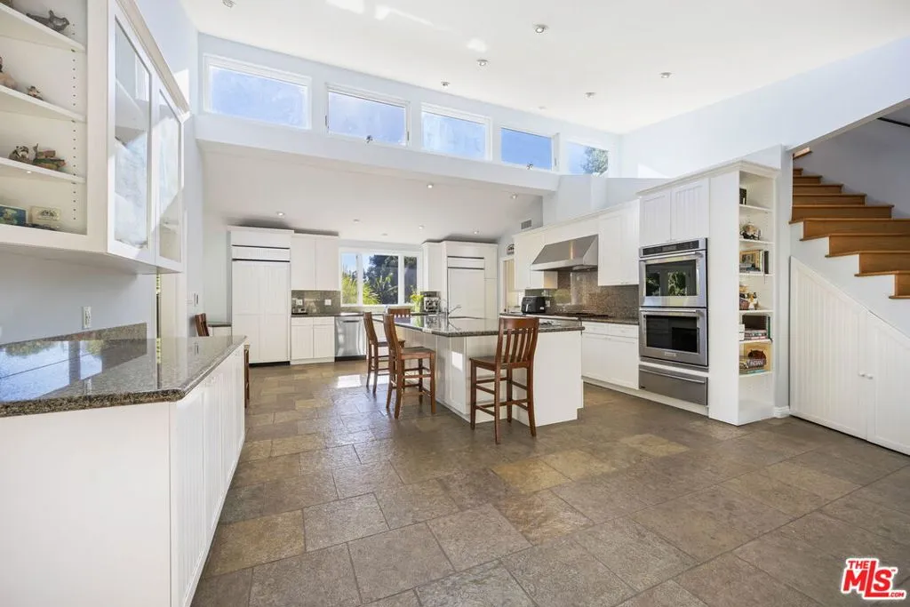 Los Angeles, California 90049, United States, 4 Bedrooms Bedrooms, ,5 BathroomsBathrooms,Residential,Active,251534