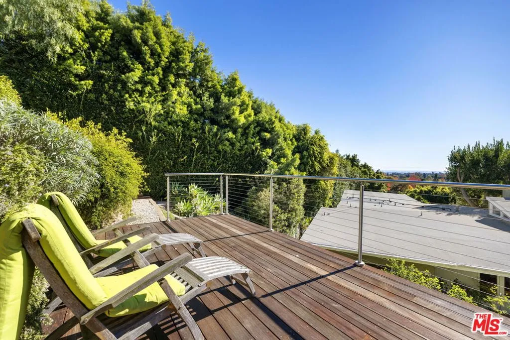 Los Angeles, California 90049, United States, 4 Bedrooms Bedrooms, ,5 BathroomsBathrooms,Residential,Active,251534