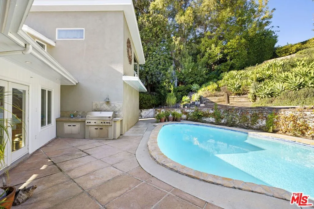 Los Angeles, California 90049, United States, 4 Bedrooms Bedrooms, ,5 BathroomsBathrooms,Residential,Active,251534