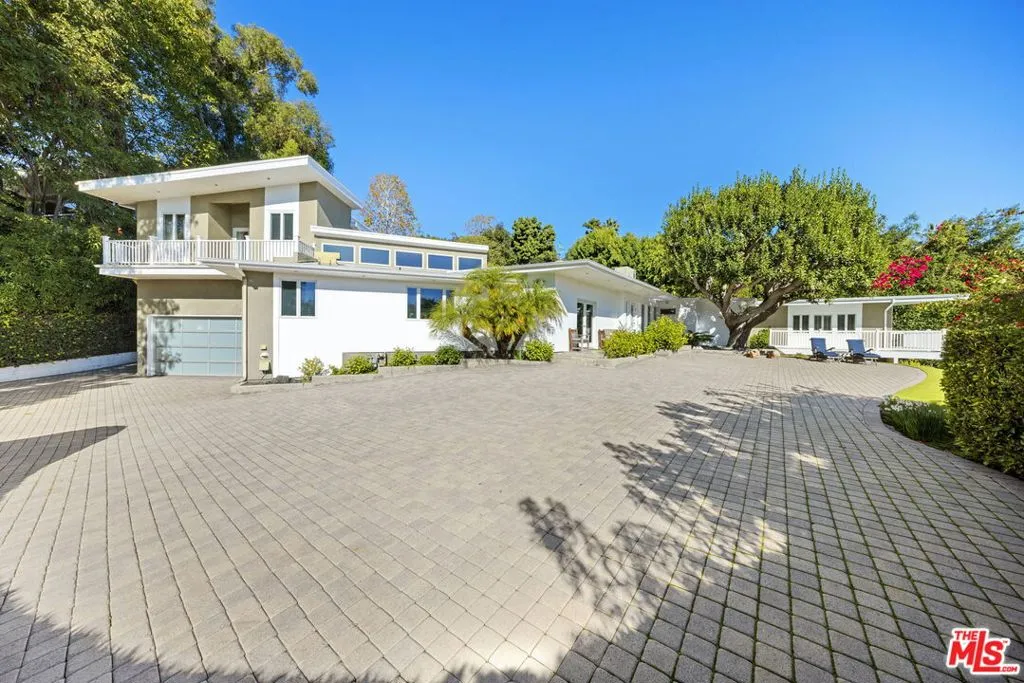 Los Angeles, California 90049, United States, 4 Bedrooms Bedrooms, ,5 BathroomsBathrooms,Residential,Active,251534