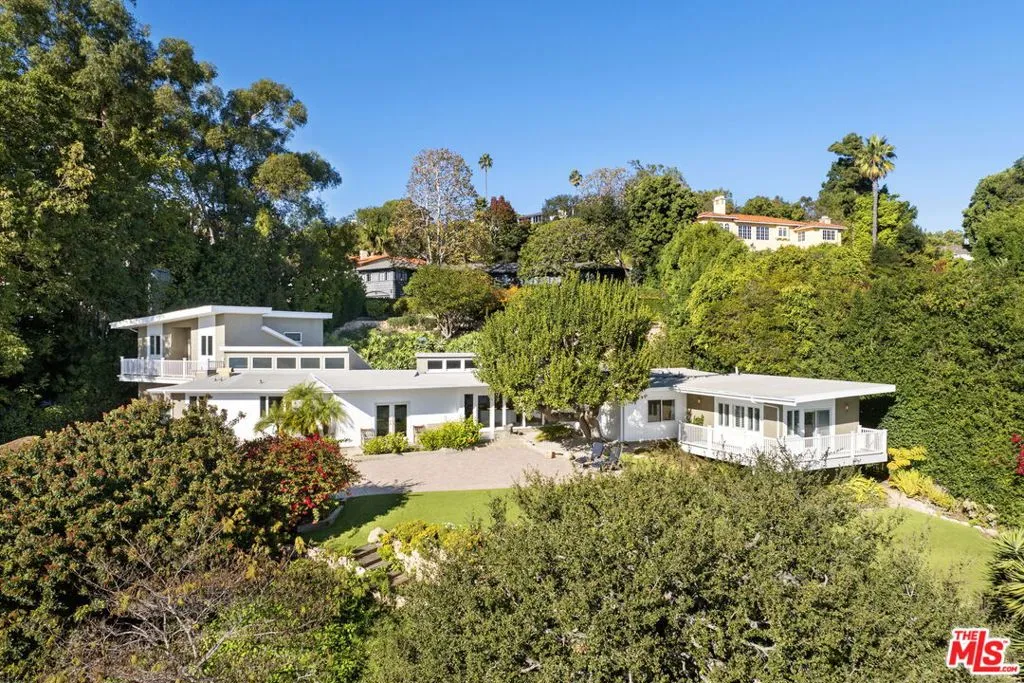 Los Angeles, California 90049, United States, 4 Bedrooms Bedrooms, ,5 BathroomsBathrooms,Residential,Active,251534