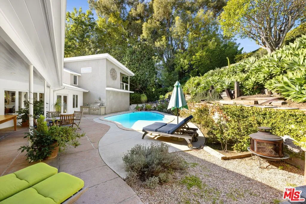 Los Angeles, California 90049, United States, 4 Bedrooms Bedrooms, ,5 BathroomsBathrooms,Residential,Active,251534