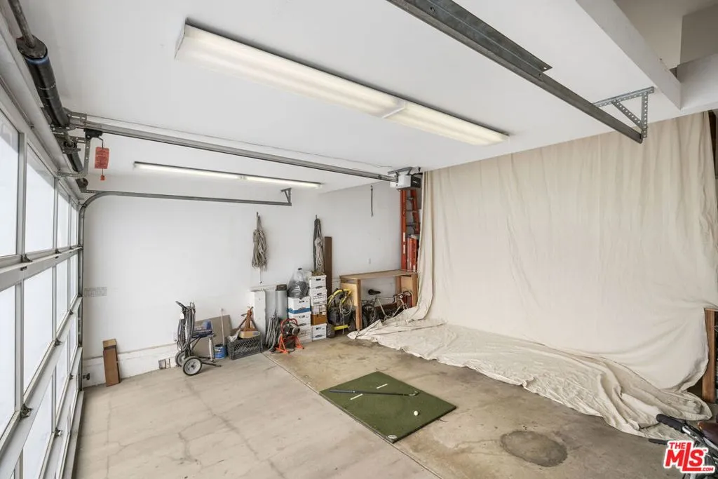 Los Angeles, California 90049, United States, 4 Bedrooms Bedrooms, ,5 BathroomsBathrooms,Residential,Active,251534