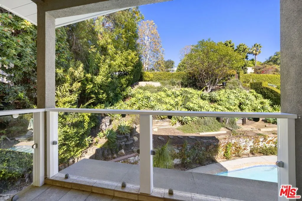 Los Angeles, California 90049, United States, 4 Bedrooms Bedrooms, ,5 BathroomsBathrooms,Residential,Active,251534