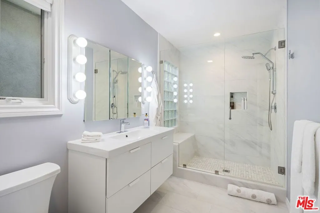 Los Angeles, California 90049, United States, 4 Bedrooms Bedrooms, ,5 BathroomsBathrooms,Residential,Active,251534