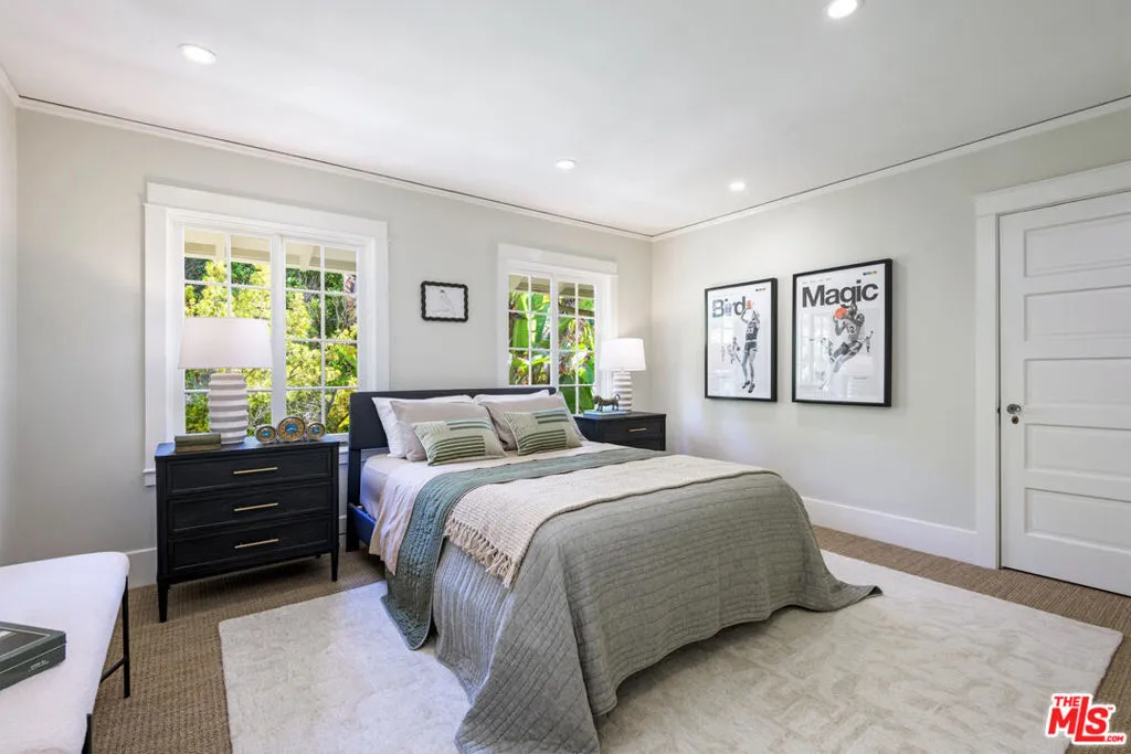 Santa Barbara, California 93101, United States, 3 Bedrooms Bedrooms, ,4 BathroomsBathrooms,Residential,Active,211767