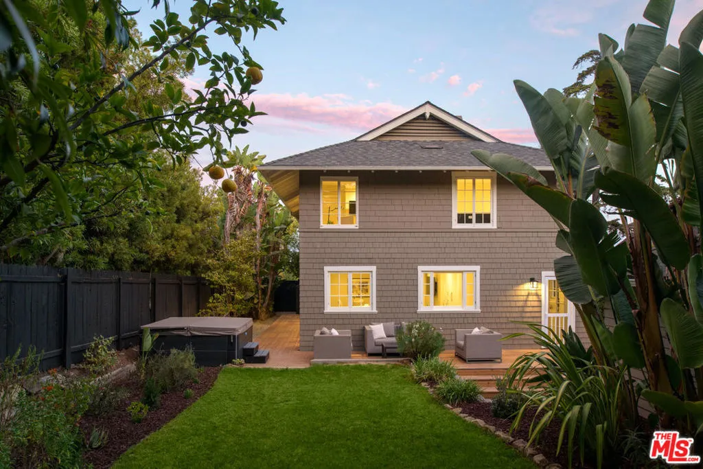 Santa Barbara, California 93101, United States, 3 Bedrooms Bedrooms, ,4 BathroomsBathrooms,Residential,Active,211767