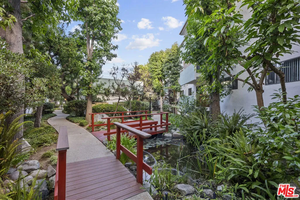 Los Angeles, California 90066, United States, 2 Bedrooms Bedrooms, ,2 BathroomsBathrooms,Residential,Active,217529