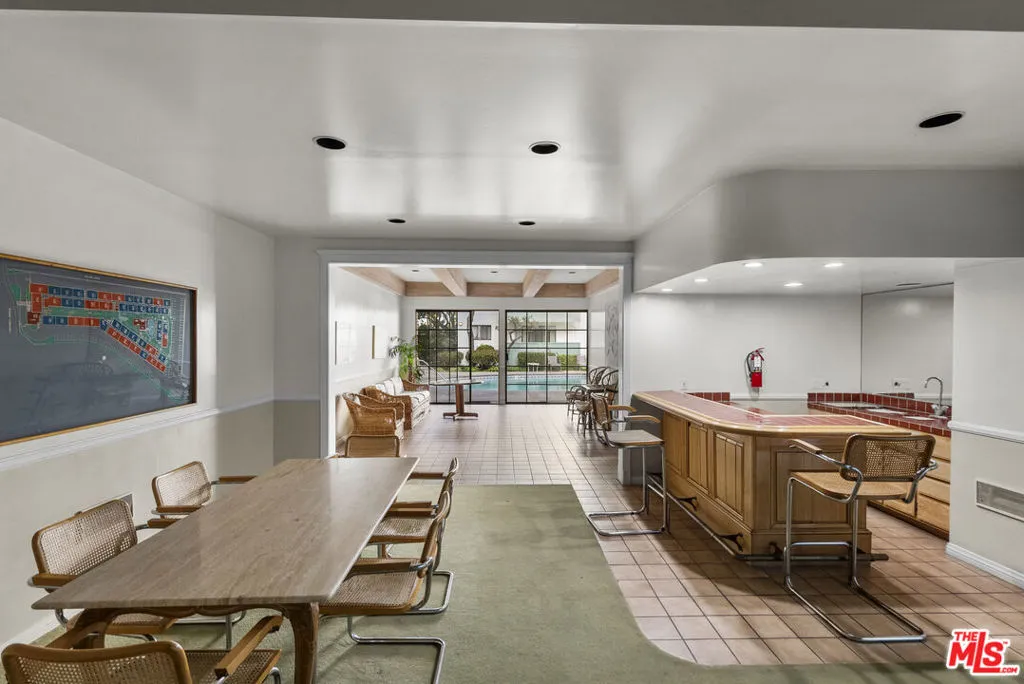 Los Angeles, California 90066, United States, 2 Bedrooms Bedrooms, ,2 BathroomsBathrooms,Residential,Active,217529