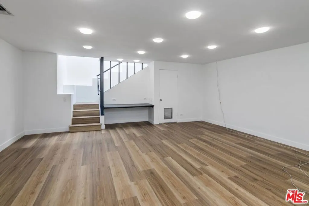 Studio City, California 91604, United States, 4 Bedrooms Bedrooms, ,3 BathroomsBathrooms,Residential,Active,221556