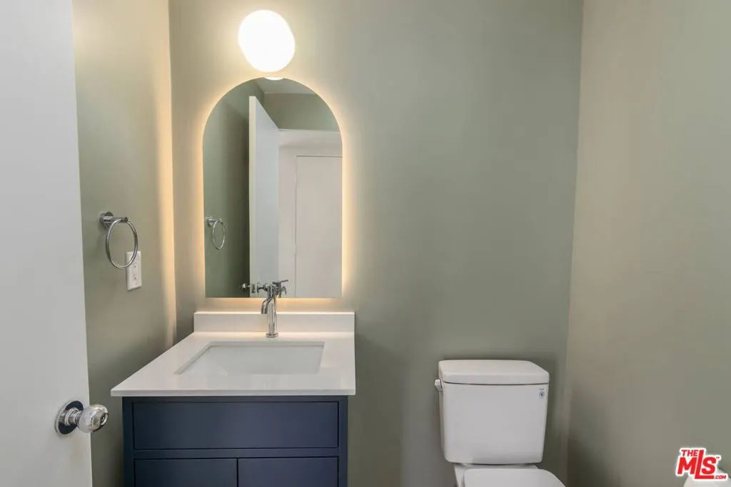 Studio City, California 91604, United States, 4 Bedrooms Bedrooms, ,3 BathroomsBathrooms,Residential,Active,221556