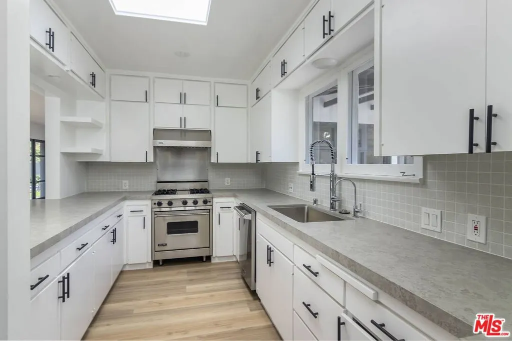 Studio City, California 91604, United States, 4 Bedrooms Bedrooms, ,3 BathroomsBathrooms,Residential,Active,221556