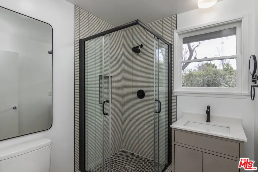 Studio City, California 91604, United States, 4 Bedrooms Bedrooms, ,3 BathroomsBathrooms,Residential,Active,221556