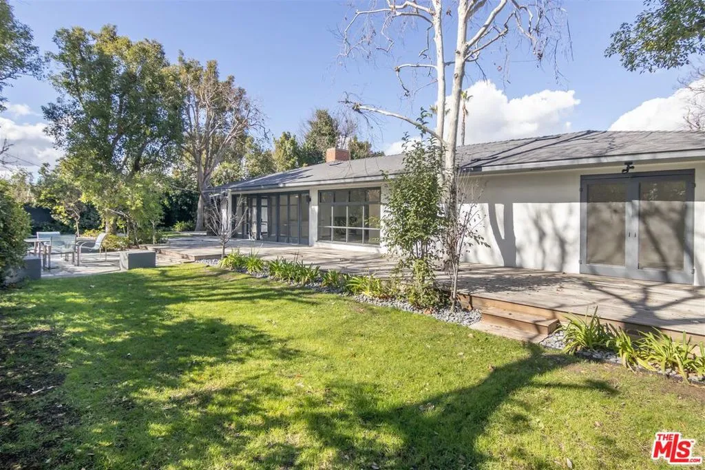 Studio City, California 91604, United States, 4 Bedrooms Bedrooms, ,3 BathroomsBathrooms,Residential,Active,221556