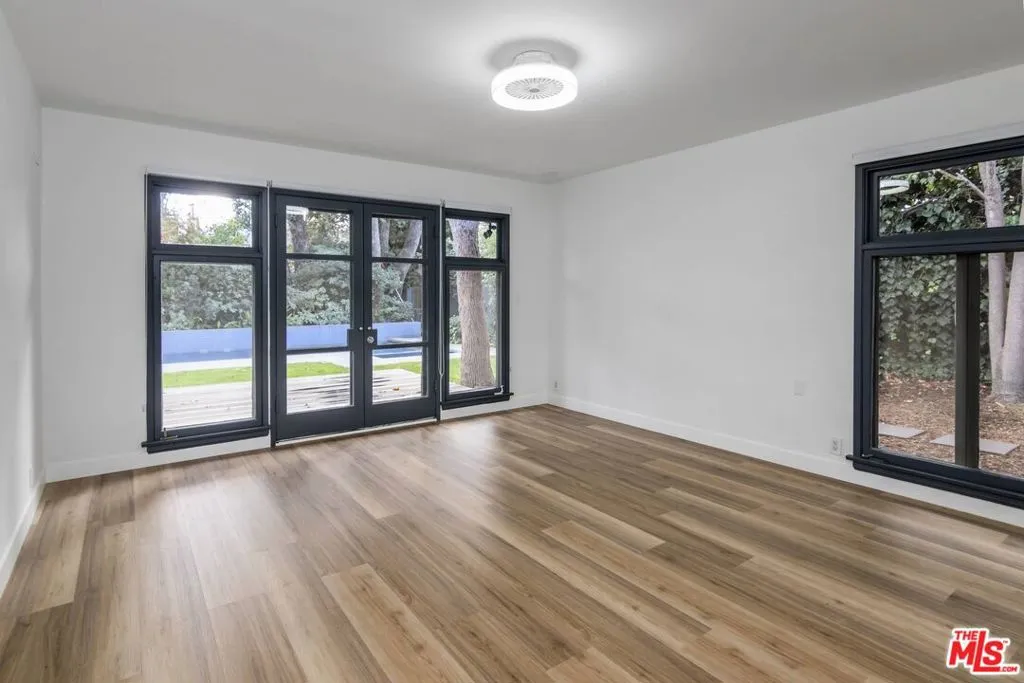 Studio City, California 91604, United States, 4 Bedrooms Bedrooms, ,3 BathroomsBathrooms,Residential,Active,221556