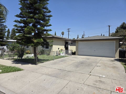 Photo of 6337 Gallant Street, Bell Gardens, CA 90201 (MLS # 26945671)