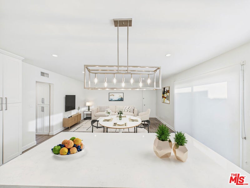 303 E Alameda Avenue