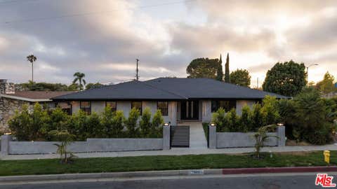 Photo of 5809 S Chariton Avenue, Los Angeles, CA 90056 (MLS # 26852267)