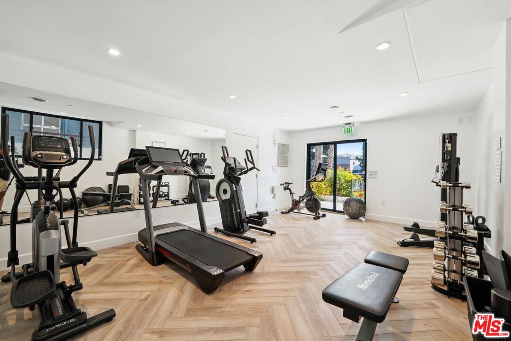 Properties 3 137 N Doheny Drive