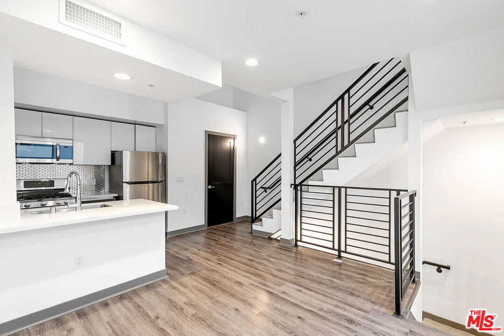 1223 N Edgemont Street