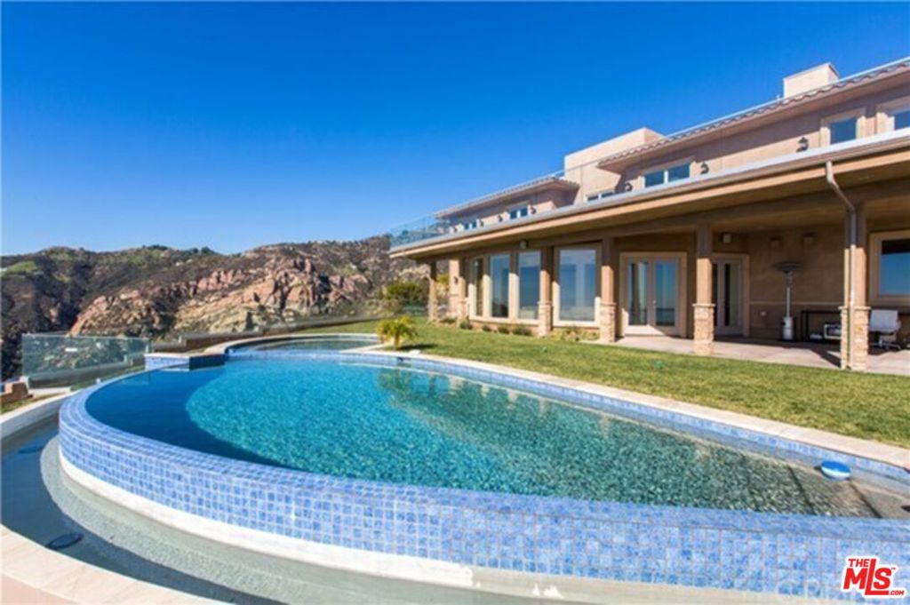 23244 W Paloma Blanca Drive