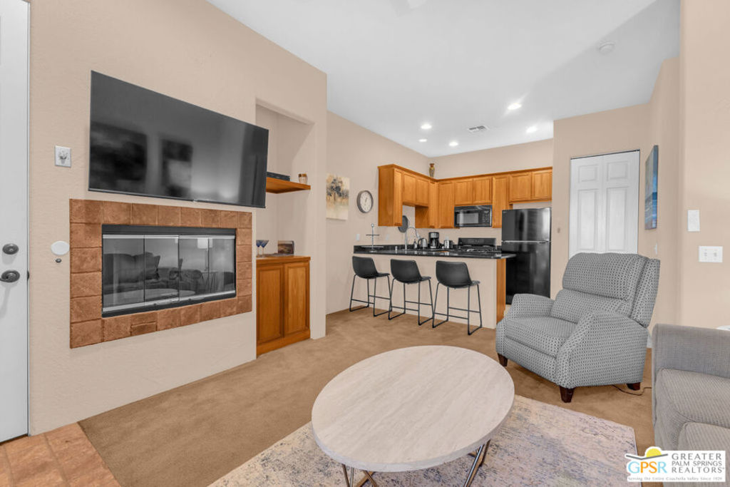 50740 Santa Rosa Plaza 2