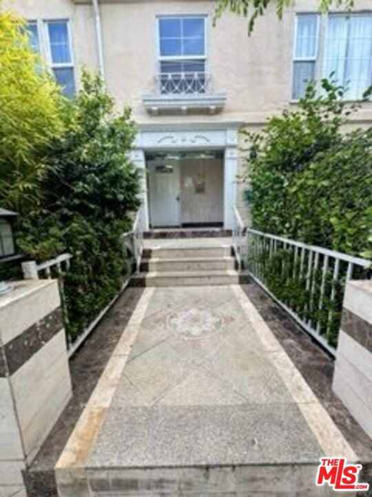 137 S Crescent Drive 4