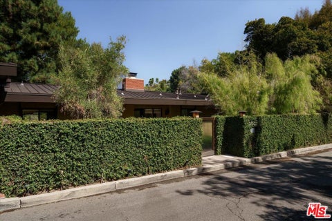 Photo of 5637 Spreading Oak Drive, Los Angeles, CA 90068 (MLS # 26990015)