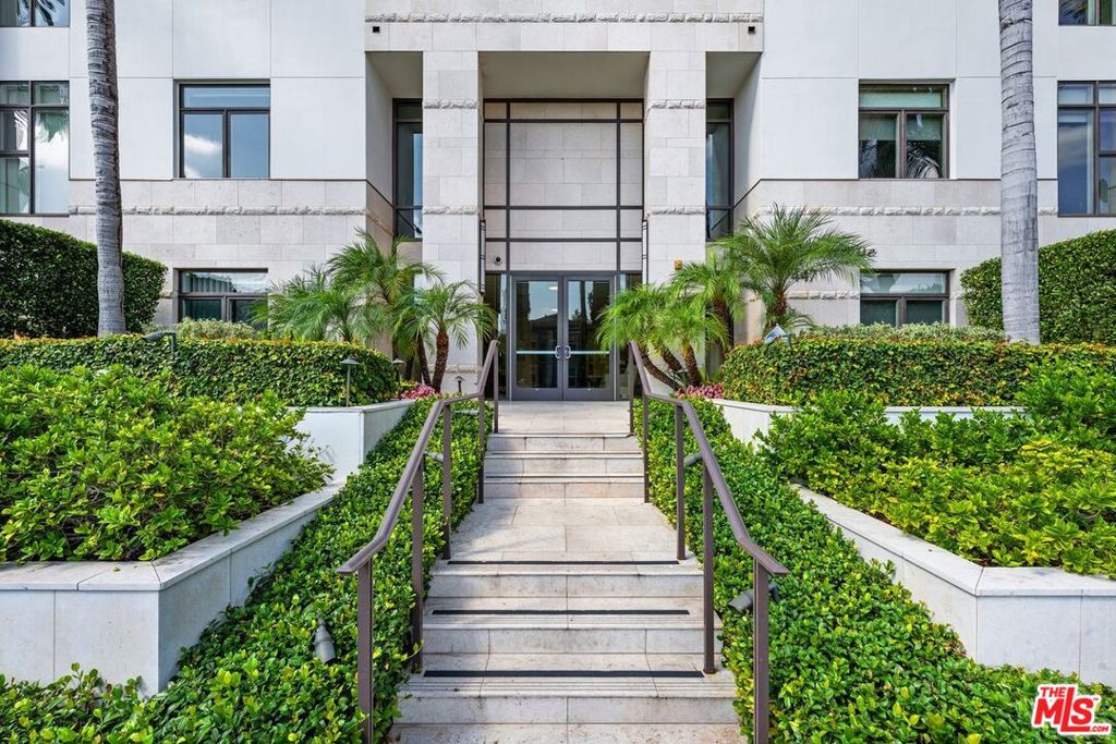 Properties 2 447 N Doheny Drive 102