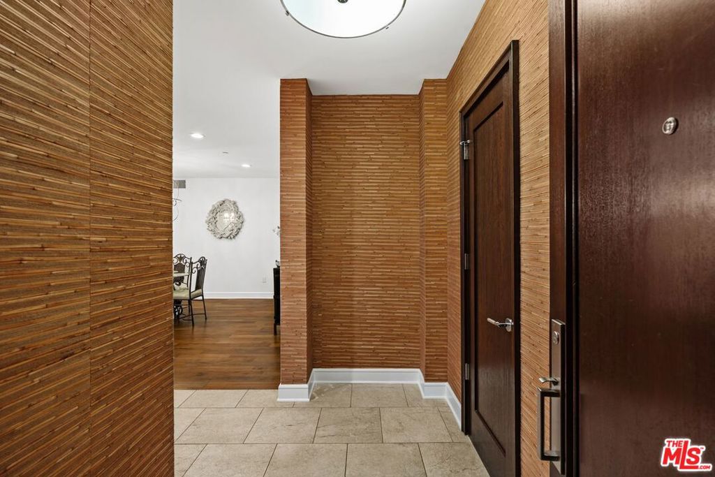 Properties 4 447 N Doheny Drive 102