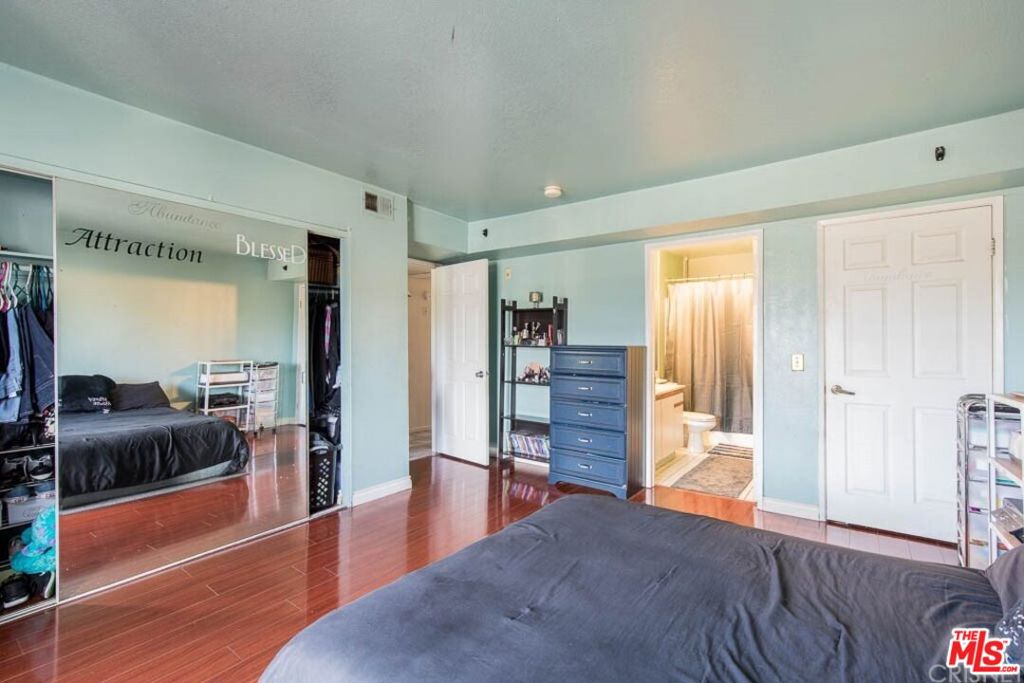 10901 Laurel Canyon Boulevard 201